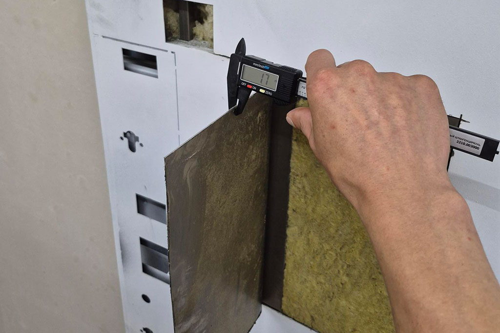 Проверка входных дверей на производстве