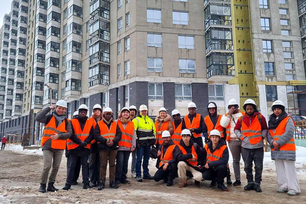 Студенты из 11 стран на площадке дома «Струны»