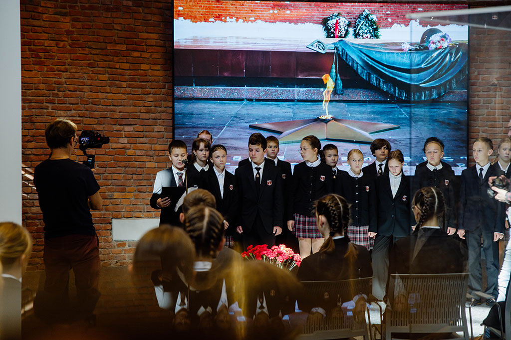 Школьники на блокадных чтениях в Левашовском Хлебозаводе