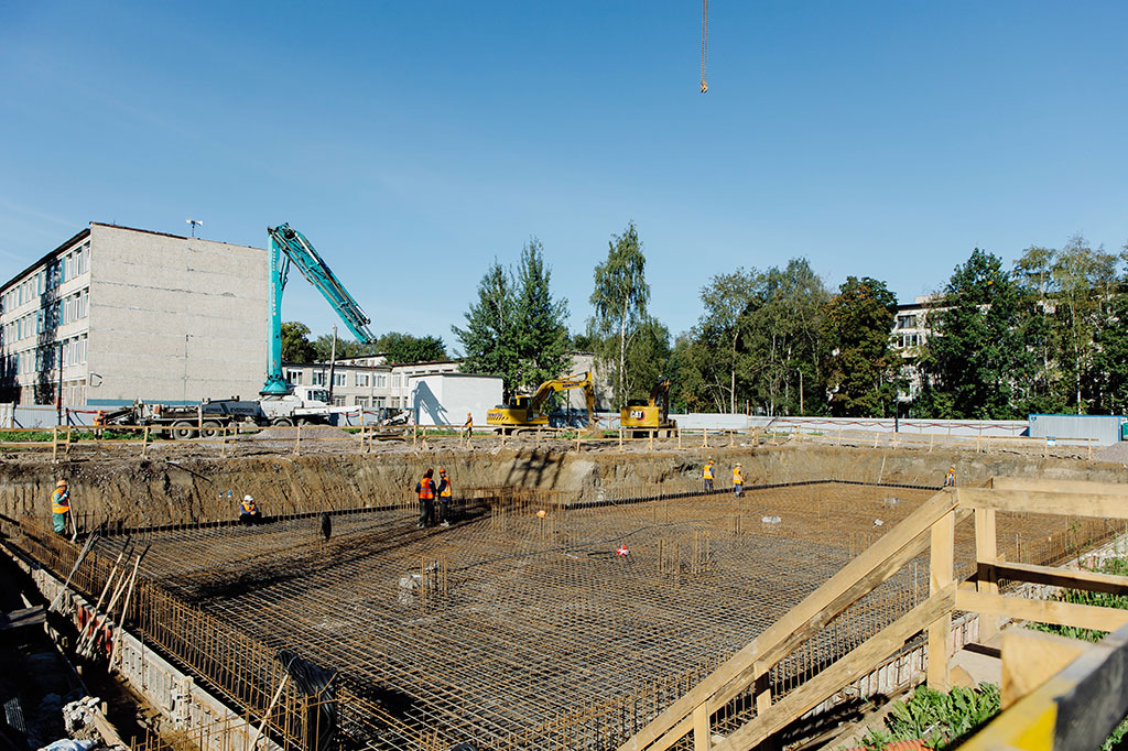 Строительная площадка школы в Невском районе, застройщик RBI