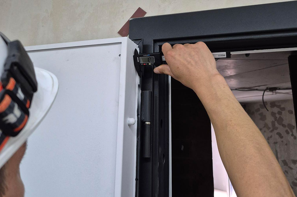 Проверка дверей на производстве